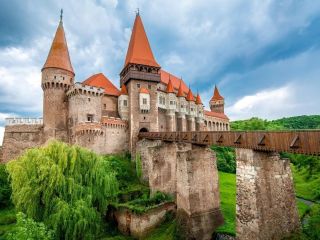 burg hunedoara castelul corvinilor rumaenien